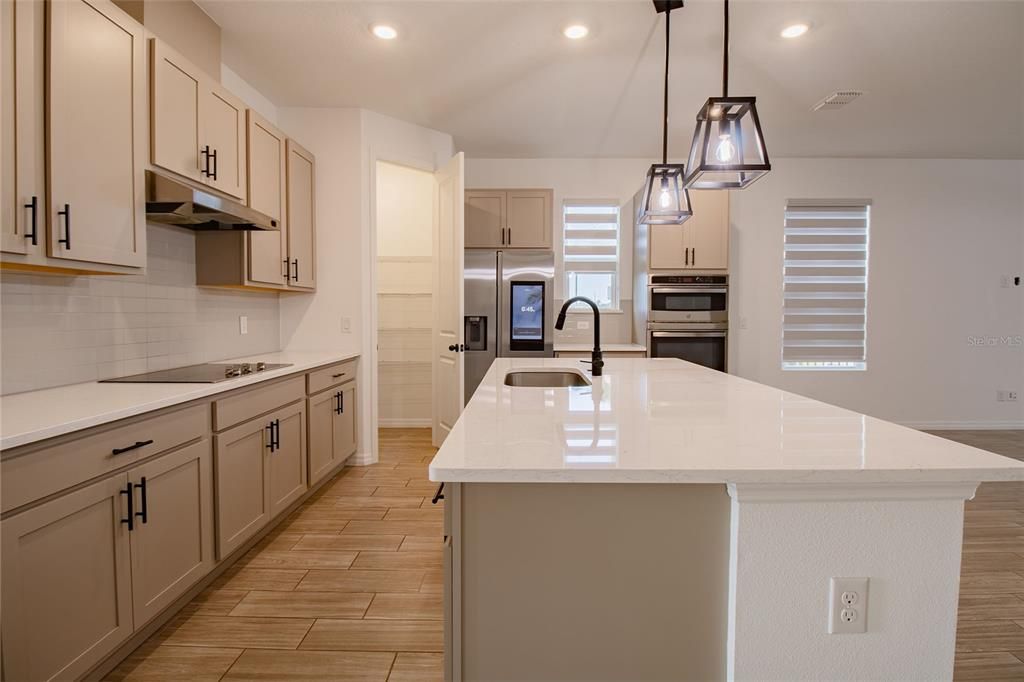 For Rent: $2,750 (3 beds, 2 baths, 2704 Square Feet)
