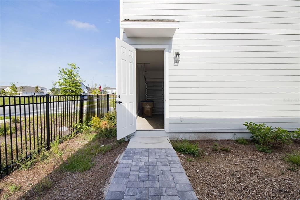 For Rent: $2,750 (3 beds, 2 baths, 2704 Square Feet)