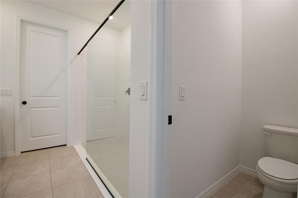 For Rent: $2,750 (3 beds, 2 baths, 2704 Square Feet)