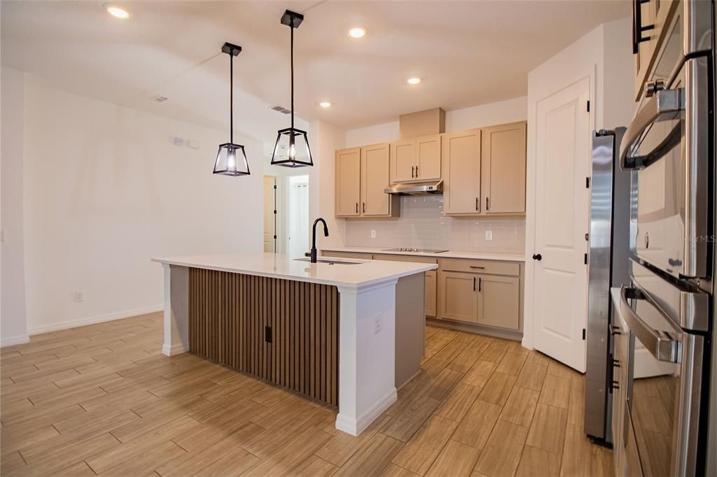 For Rent: $2,750 (3 beds, 2 baths, 2704 Square Feet)