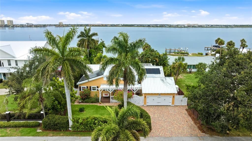 For Sale: $1,795,000 (3 beds, 3 baths, 2028 Square Feet)