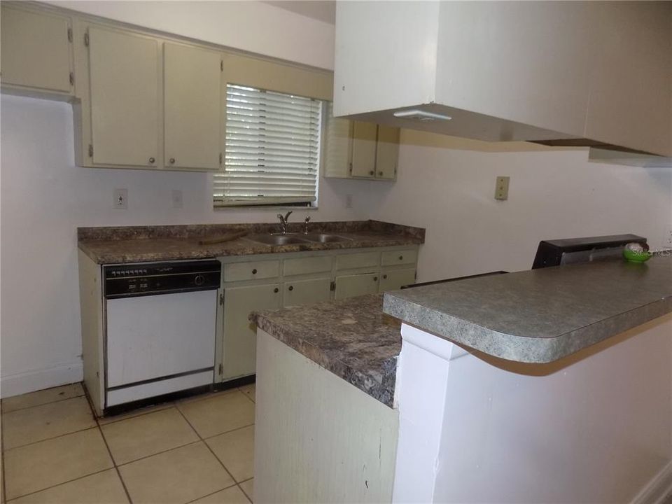 For Sale: $251,900 (6 beds, 0 baths, 1800 Square Feet)