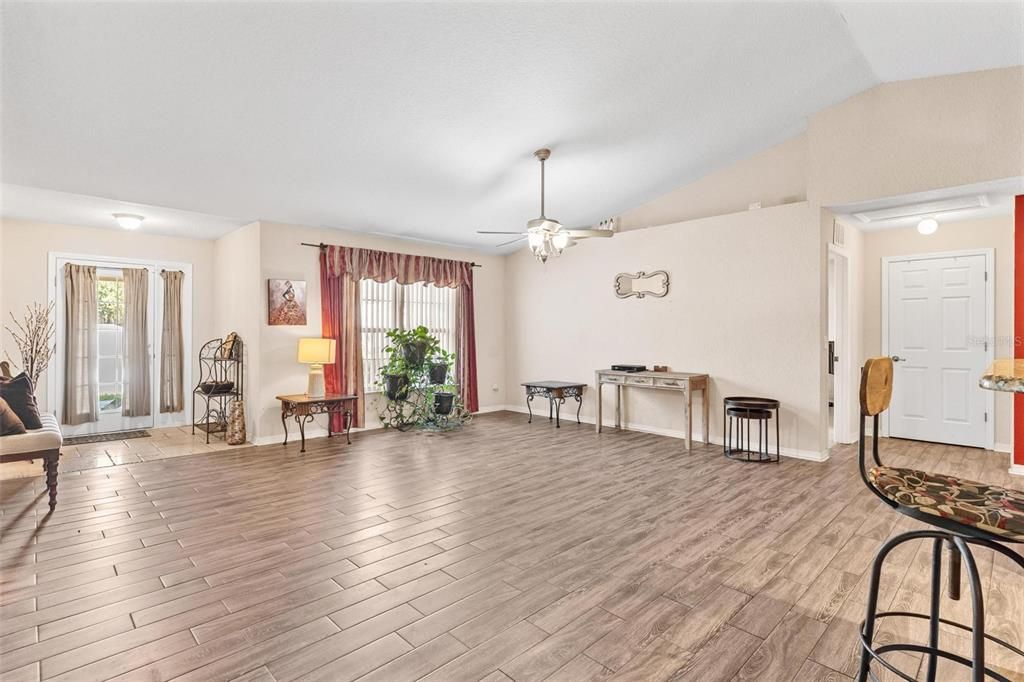 For Sale: $349,000 (3 beds, 2 baths, 1770 Square Feet)