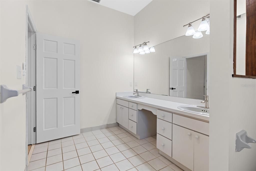For Sale: $544,900 (5 beds, 3 baths, 2424 Square Feet)