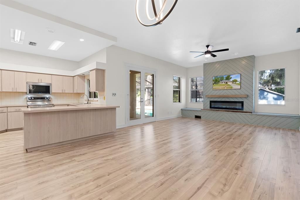For Sale: $544,900 (5 beds, 3 baths, 2424 Square Feet)