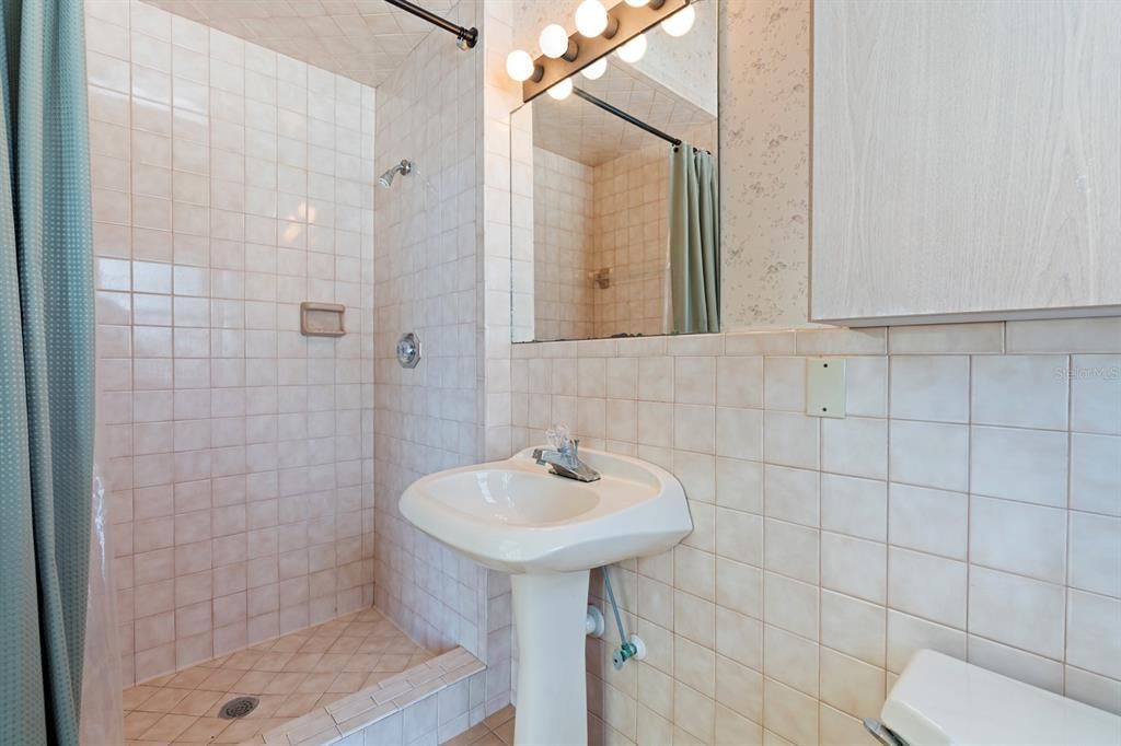 For Sale: $544,900 (5 beds, 3 baths, 2424 Square Feet)