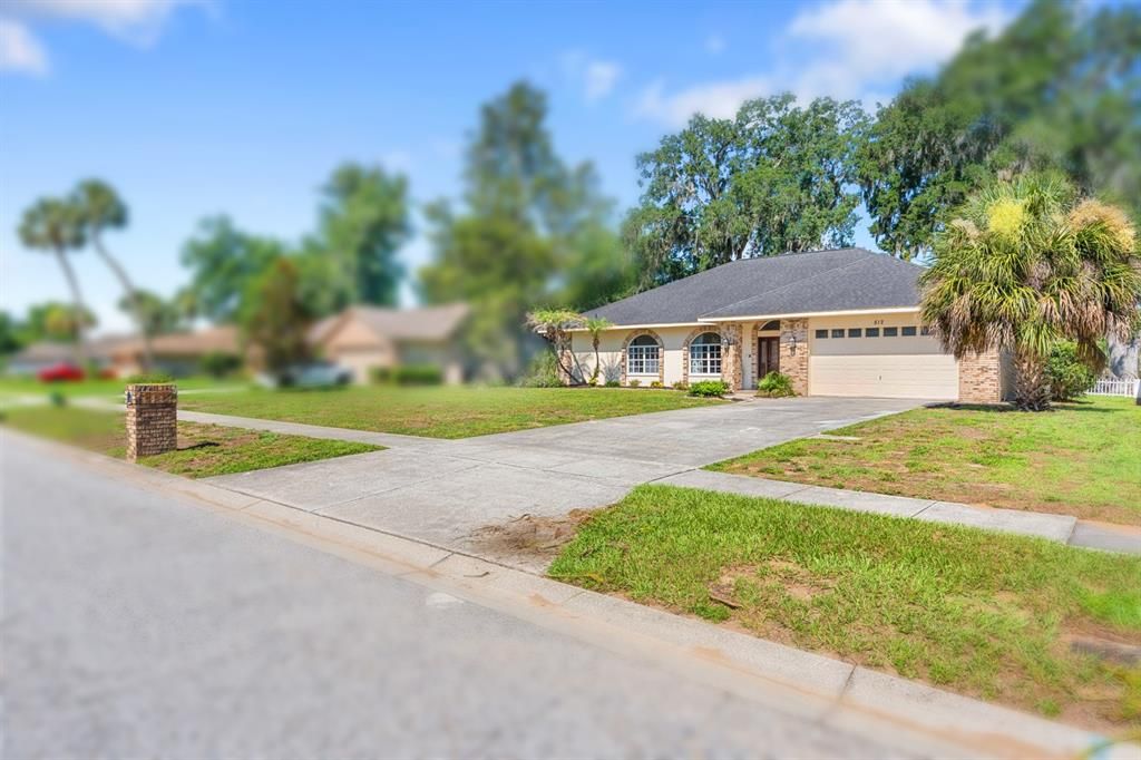 For Sale: $544,900 (5 beds, 3 baths, 2424 Square Feet)