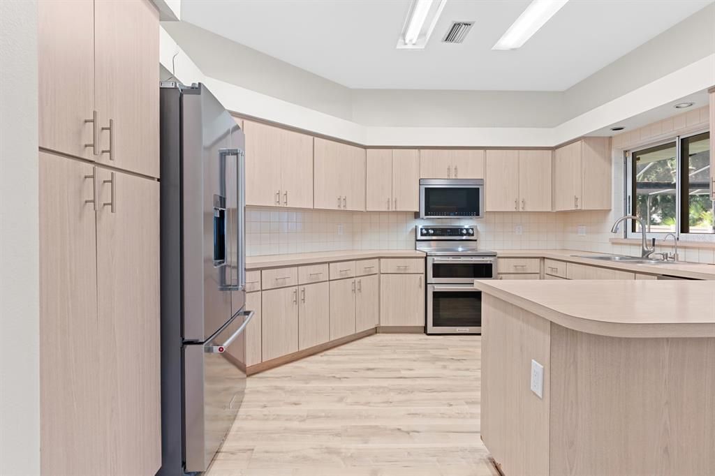 For Sale: $544,900 (5 beds, 3 baths, 2424 Square Feet)