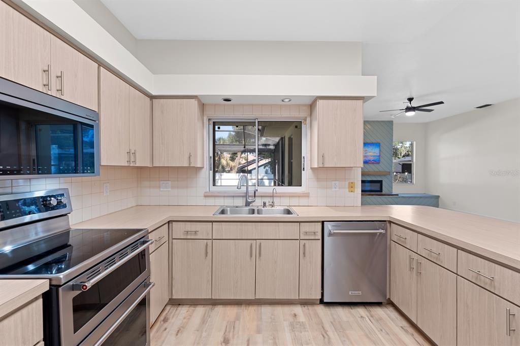 For Sale: $544,900 (5 beds, 3 baths, 2424 Square Feet)