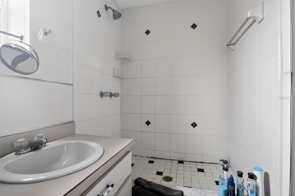 For Sale: $200,000 (3 beds, 2 baths, 1776 Square Feet)