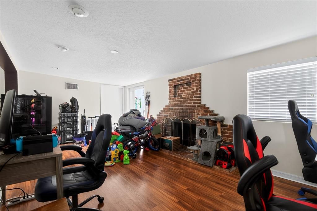 For Sale: $200,000 (3 beds, 2 baths, 1776 Square Feet)