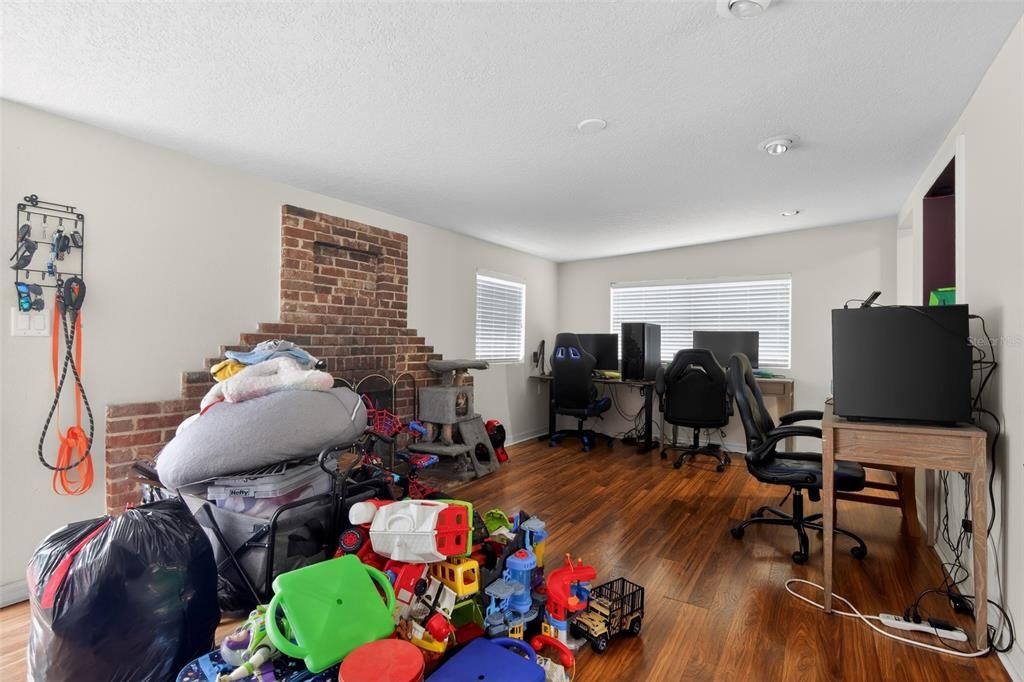 For Sale: $200,000 (3 beds, 2 baths, 1776 Square Feet)