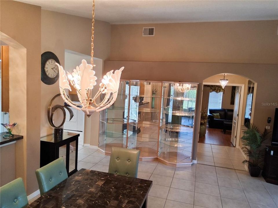 For Sale: $315,000 (3 beds, 2 baths, 1687 Square Feet)