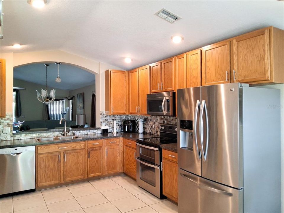 For Sale: $315,000 (3 beds, 2 baths, 1687 Square Feet)