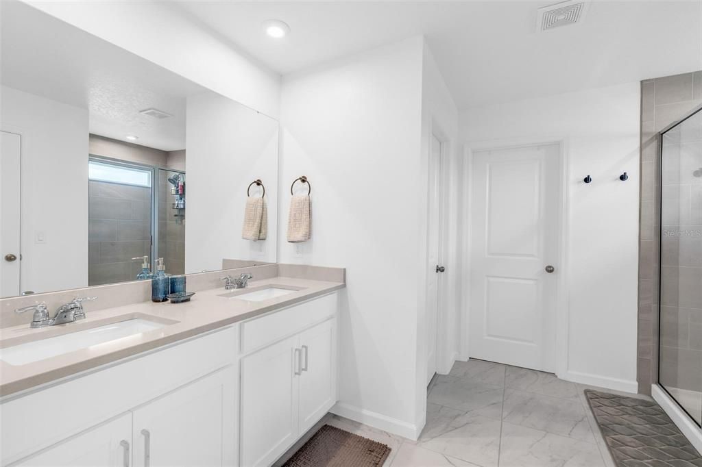 For Sale: $599,900 (3 beds, 2 baths, 2329 Square Feet)