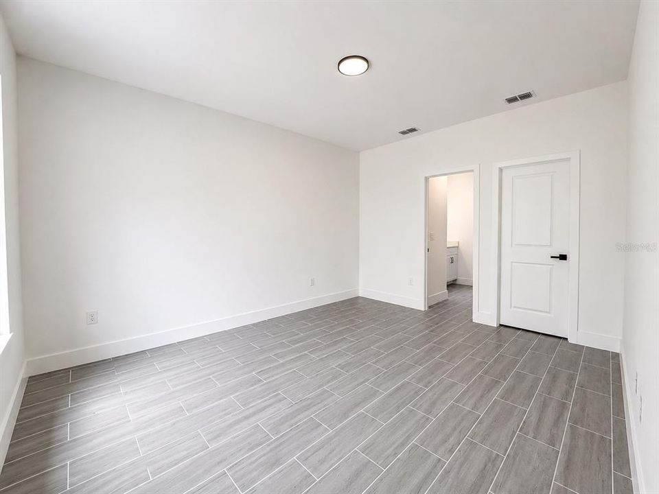 For Sale: $450,000 (4 beds, 2 baths, 2102 Square Feet)