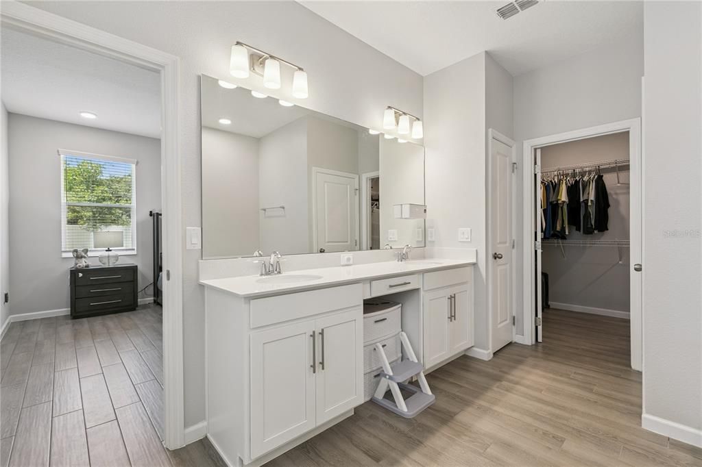 For Sale: $739,900 (4 beds, 3 baths, 2536 Square Feet)