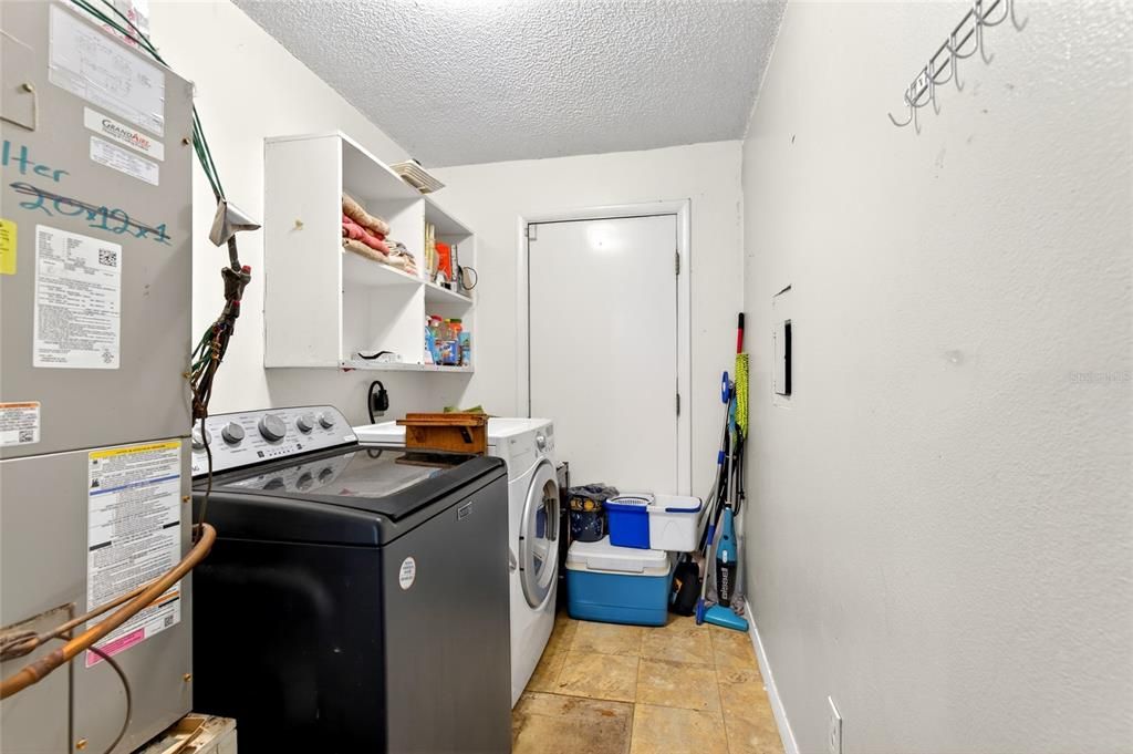 For Sale: $149,000 (2 beds, 1 baths, 958 Square Feet)