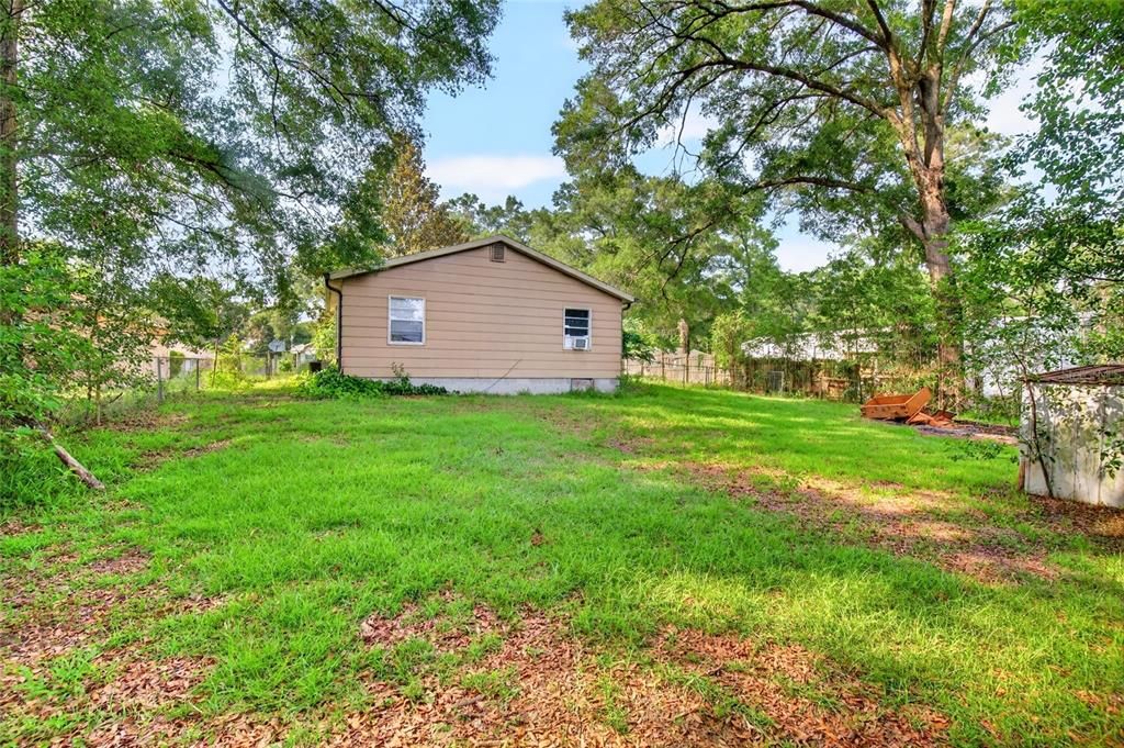 For Sale: $149,000 (2 beds, 1 baths, 958 Square Feet)