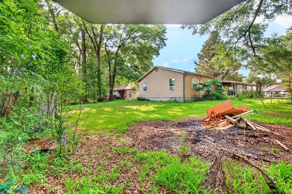 For Sale: $149,000 (2 beds, 1 baths, 958 Square Feet)
