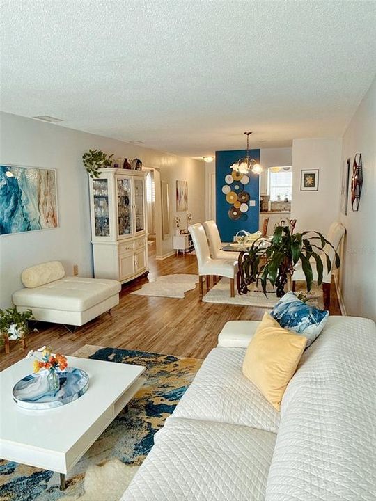 For Sale: $125,000 (1 beds, 1 baths, 765 Square Feet)