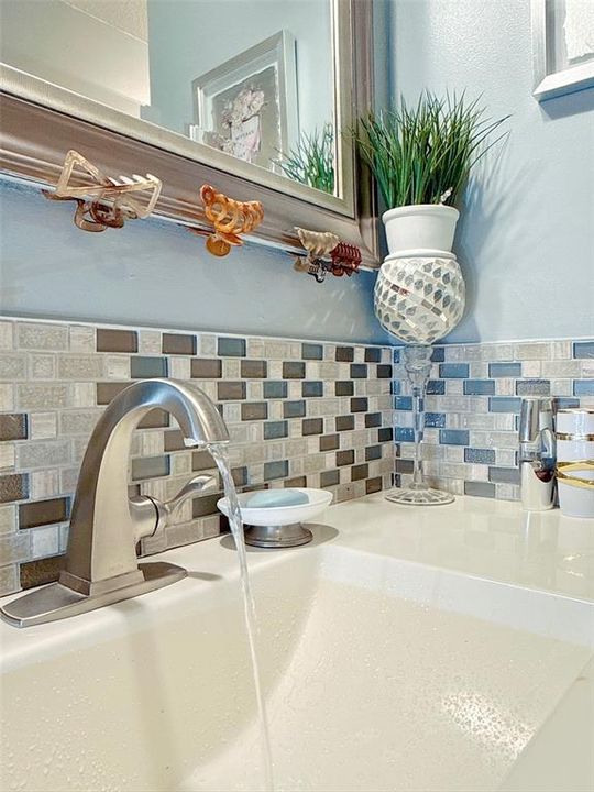 For Sale: $125,000 (1 beds, 1 baths, 765 Square Feet)