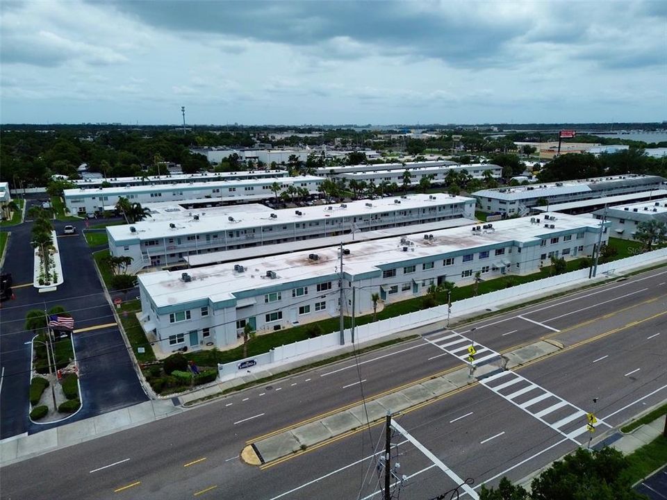 For Sale: $125,000 (1 beds, 1 baths, 765 Square Feet)