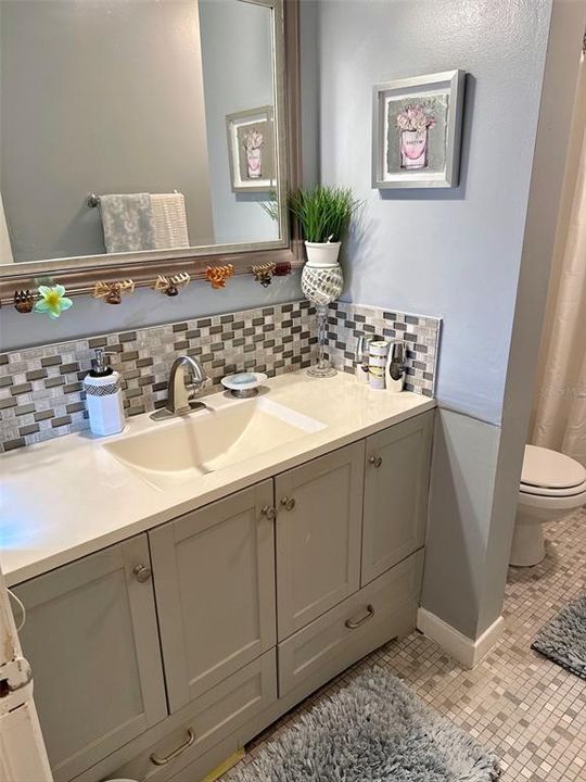 For Sale: $125,000 (1 beds, 1 baths, 765 Square Feet)