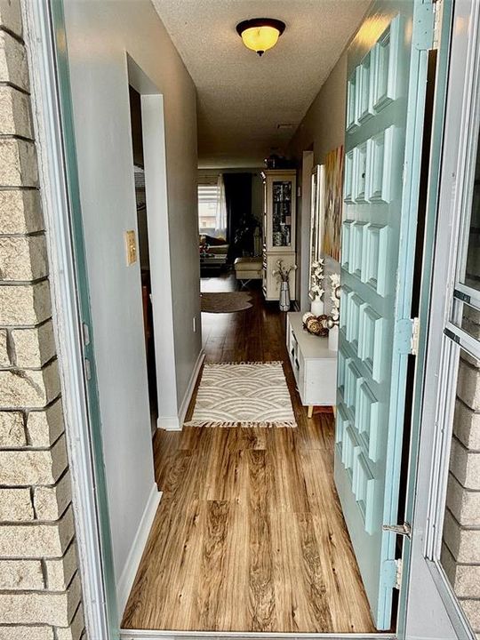 For Sale: $125,000 (1 beds, 1 baths, 765 Square Feet)