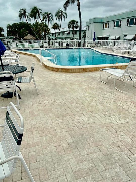 For Sale: $125,000 (1 beds, 1 baths, 765 Square Feet)
