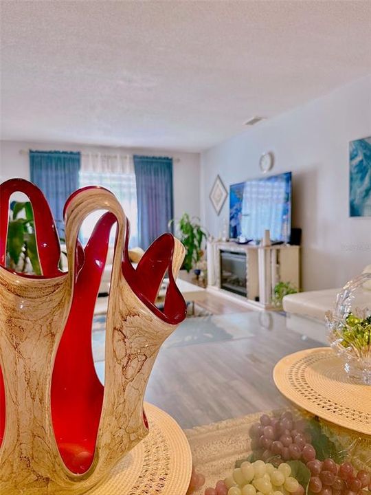 For Sale: $125,000 (1 beds, 1 baths, 765 Square Feet)