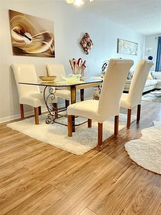 For Sale: $125,000 (1 beds, 1 baths, 765 Square Feet)