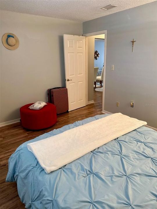 For Sale: $125,000 (1 beds, 1 baths, 765 Square Feet)