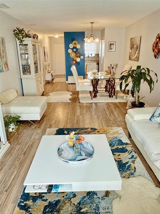 For Sale: $125,000 (1 beds, 1 baths, 765 Square Feet)