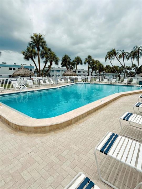 For Sale: $125,000 (1 beds, 1 baths, 765 Square Feet)