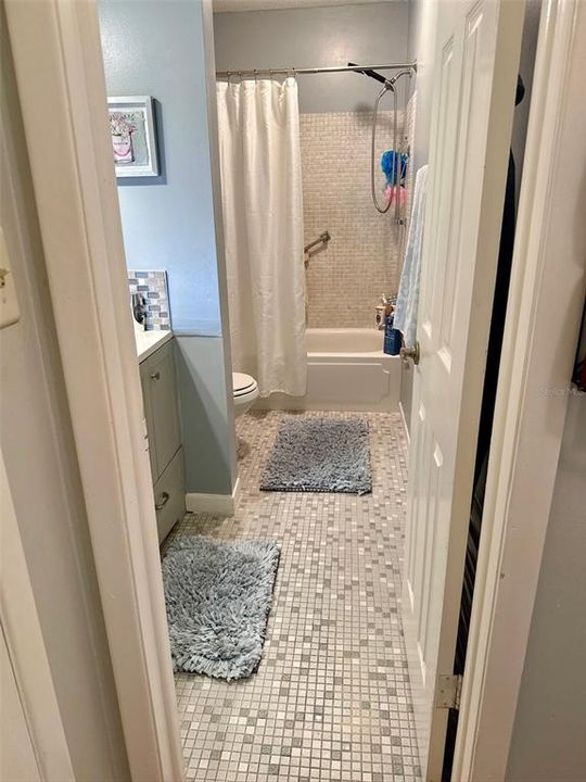 For Sale: $125,000 (1 beds, 1 baths, 765 Square Feet)