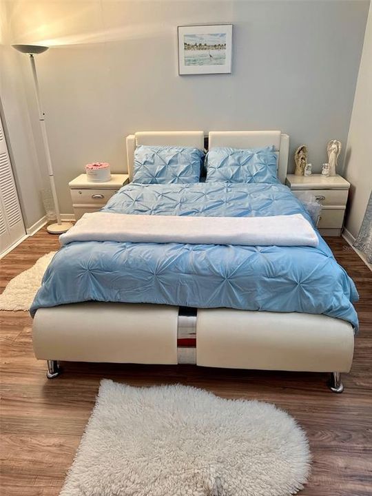 For Sale: $125,000 (1 beds, 1 baths, 765 Square Feet)