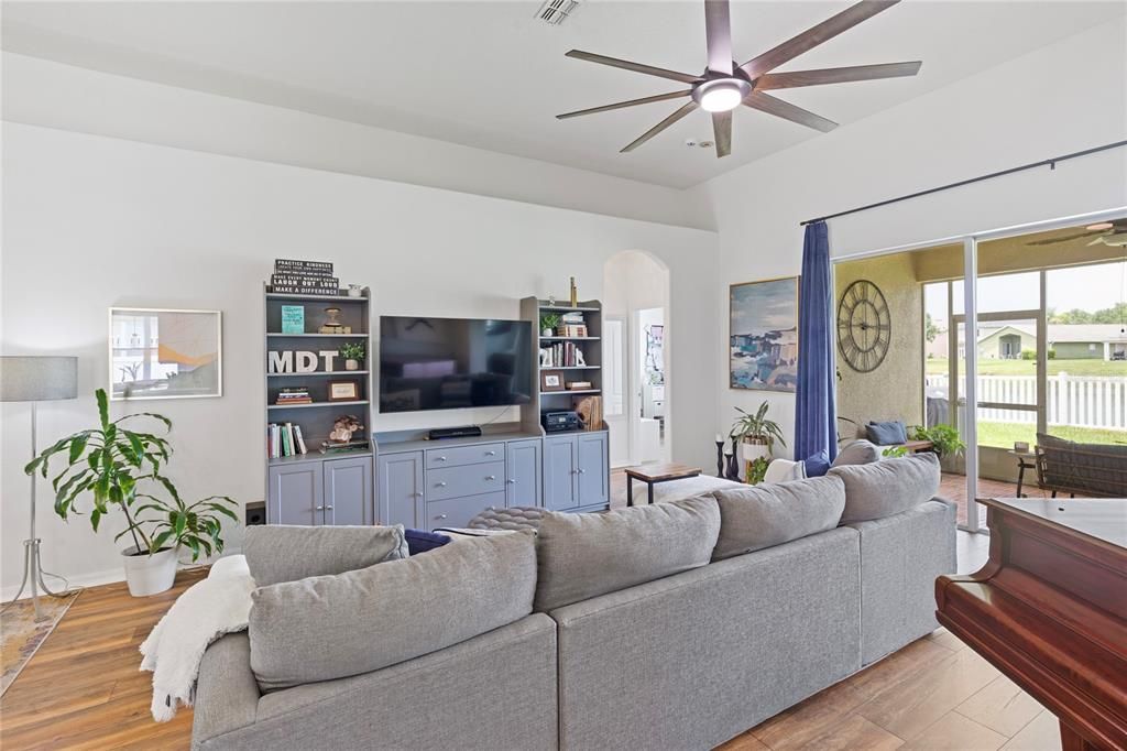 For Sale: $465,000 (4 beds, 3 baths, 2147 Square Feet)