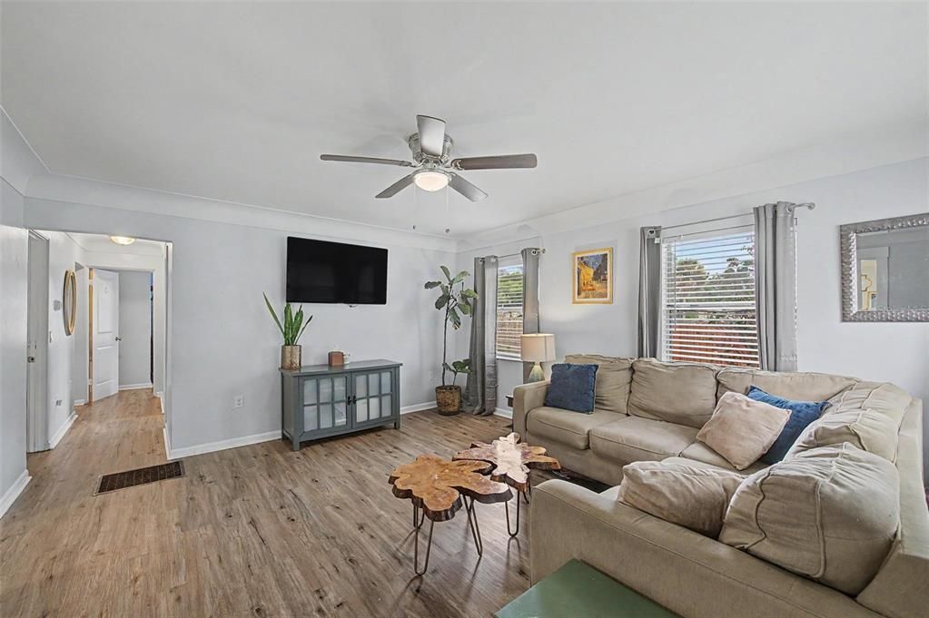 En Venta: $299,000 (3 camas, 2 baños, 1288 Pies cuadrados)