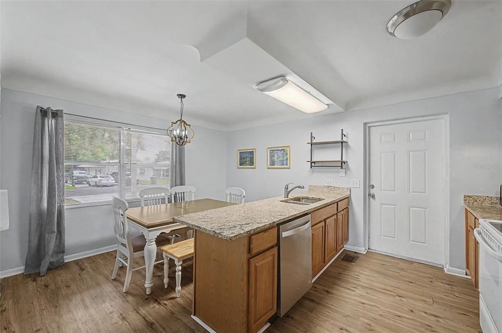 En Venta: $299,000 (3 camas, 2 baños, 1288 Pies cuadrados)