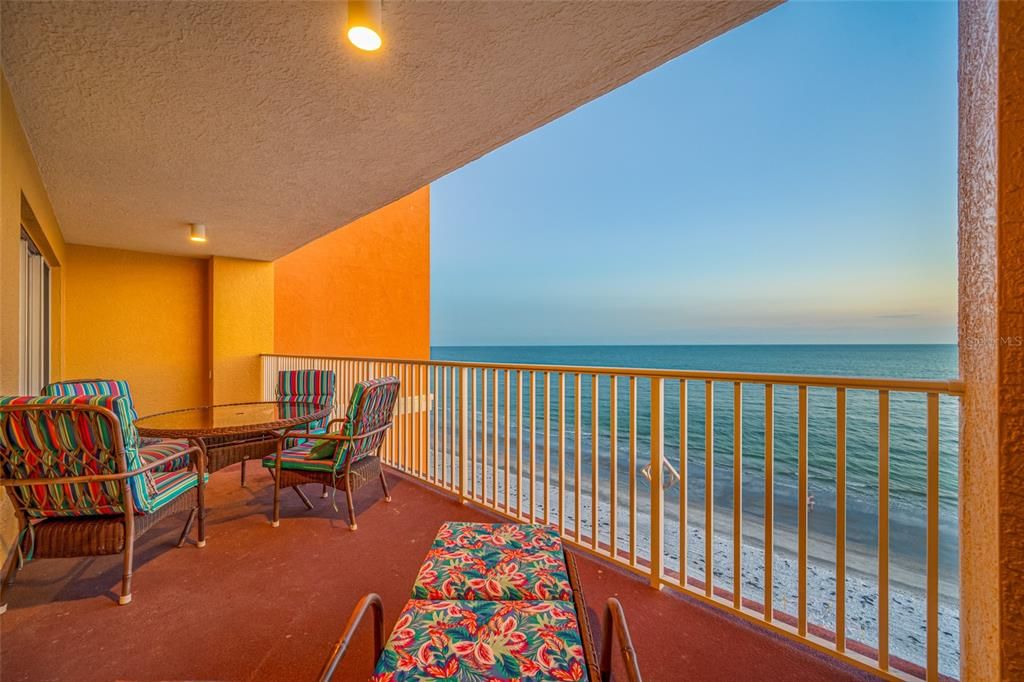 For Sale: $1,095,000 (2 beds, 2 baths, 1340 Square Feet)