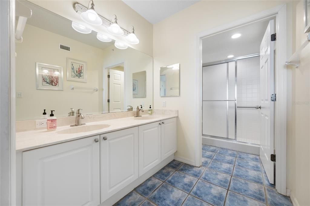For Sale: $1,095,000 (2 beds, 2 baths, 1340 Square Feet)