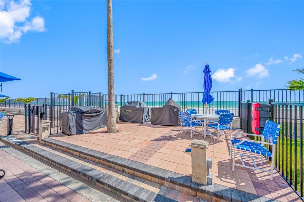 For Sale: $1,095,000 (2 beds, 2 baths, 1340 Square Feet)