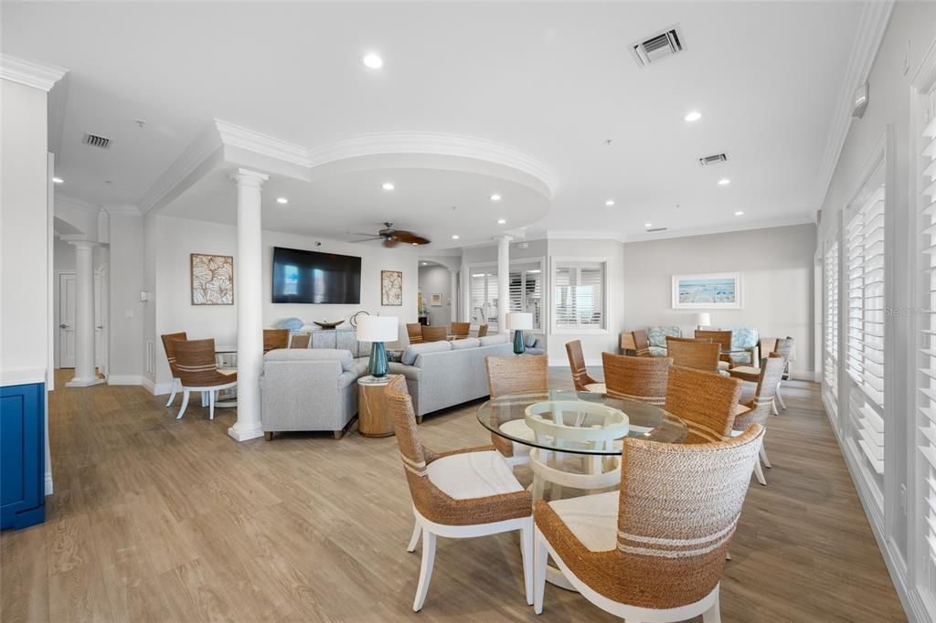 For Sale: $1,095,000 (2 beds, 2 baths, 1340 Square Feet)