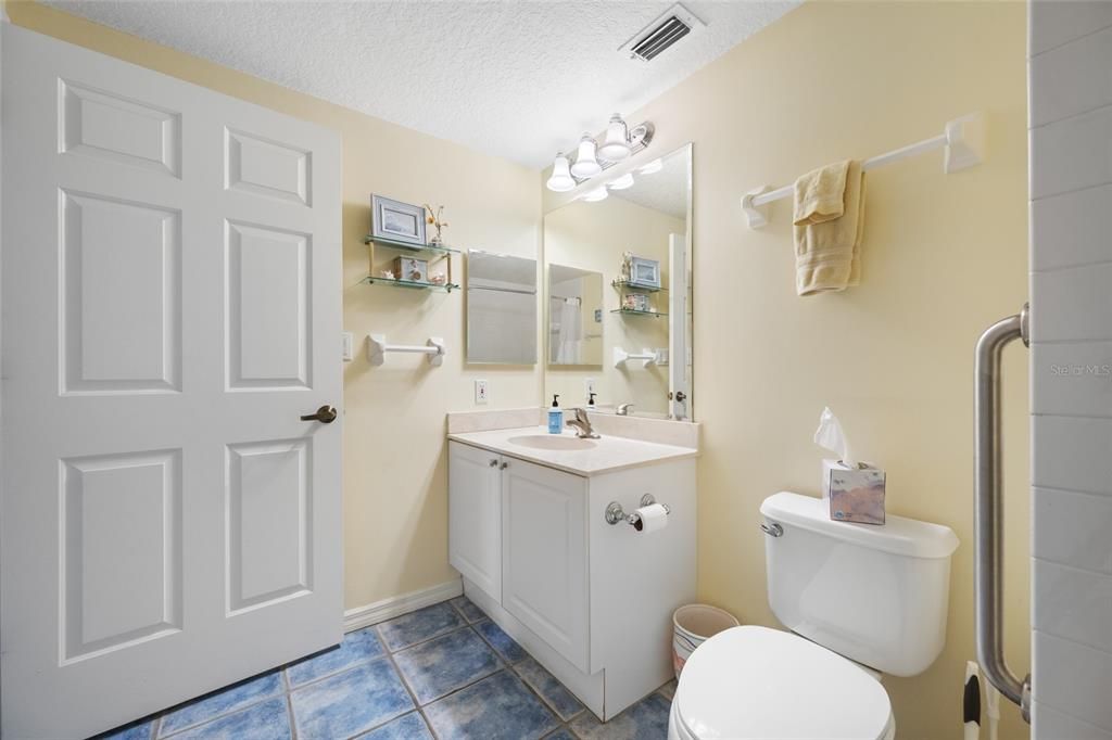 For Sale: $1,095,000 (2 beds, 2 baths, 1340 Square Feet)