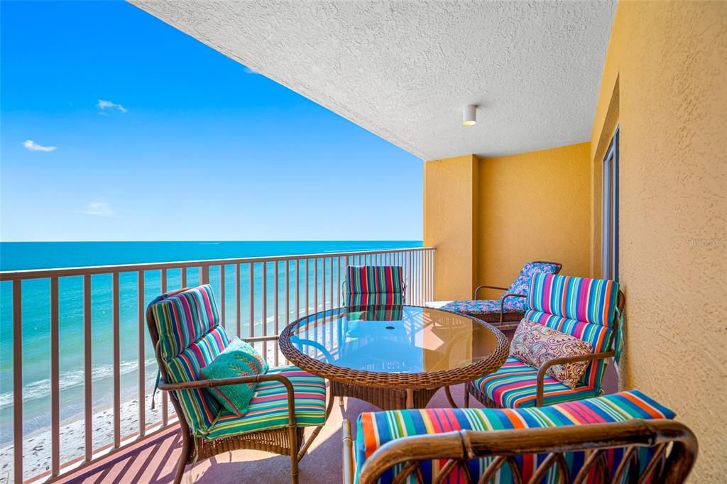 For Sale: $1,095,000 (2 beds, 2 baths, 1340 Square Feet)