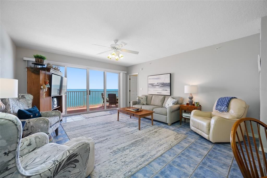 For Sale: $1,095,000 (2 beds, 2 baths, 1340 Square Feet)