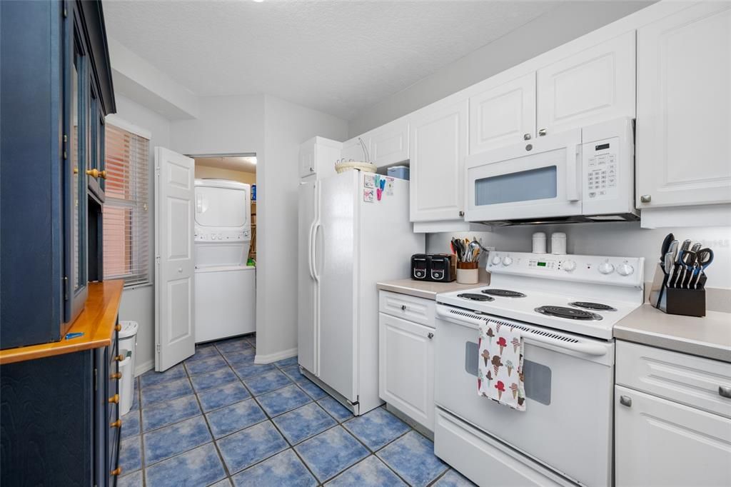 For Sale: $1,095,000 (2 beds, 2 baths, 1340 Square Feet)