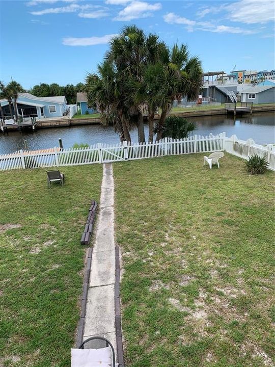For Rent: $1,850 (2 beds, 1 baths, 877 Square Feet)