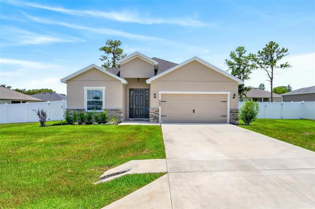 For Sale: $369,900 (4 beds, 2 baths, 2024 Square Feet)